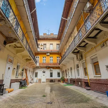 Апартаменты Cozy In Sip Str., Luna *